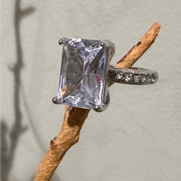 Elegant silver plated princess cut ring, synthetic zirconia, size 6 - Picture 2 of 5